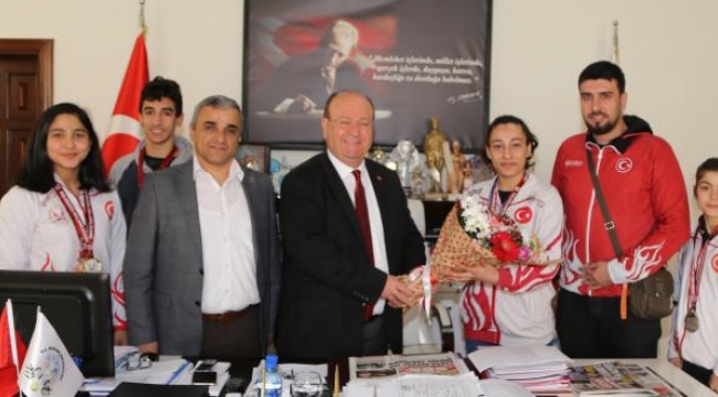 Milli sporcular Özakcan'ı ziyaret etti