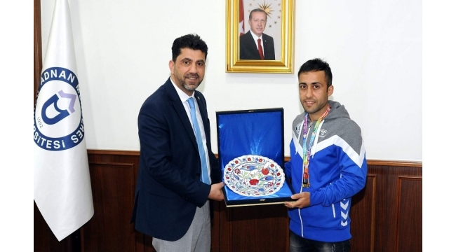 Türkiye birincisi sporcudan Rektör Aldemir'e ziyaret