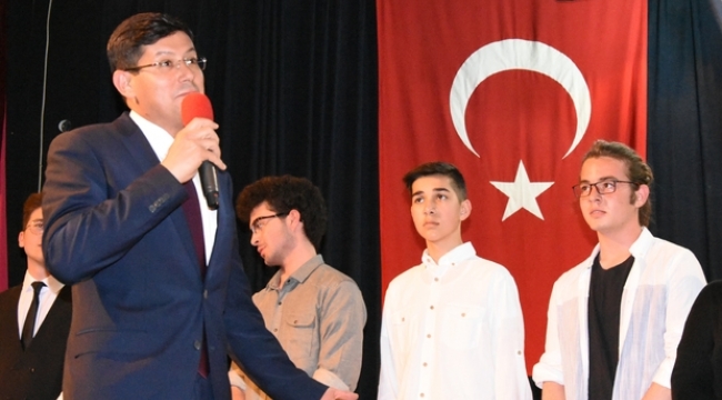 Başkan Özcan, öğrencileri yalnız bırakmadı