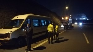 Bursaspor taraflarını taşıyan minibüs, tır ile çarpıştı: 10 yaralı