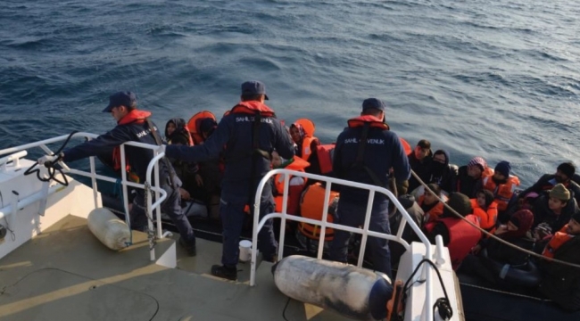 Kuşadası Körfezi'nde facia son anda önlendi 26'sı çocuk 47 kaçak göçmeni sahil güvenlik kurtardı