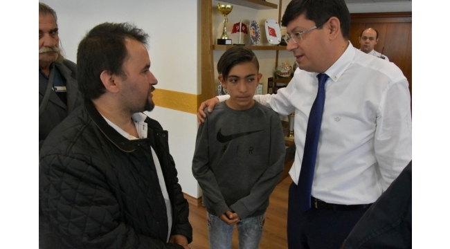 Başkan Özcan'dan 13 yaşındaki Berkay'a anlamlı hediye