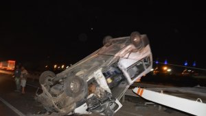 İzmir'de yolcu minibüs devrildi 1 kişi yaralandı