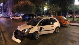 Kuşadası'nda trafik kazası: 1 yaralı