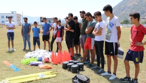Metin Yavuz'dan Sazlı Gençlikspor'a malzeme desteği