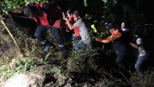 Baraja uçan otomobildeki 4 kişinin cesedi çıkartıldı