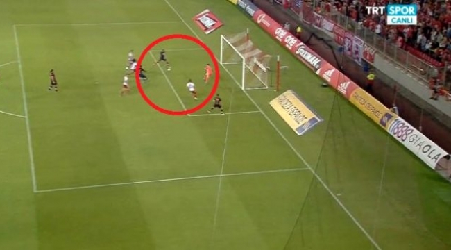 Bu gol nasıl kaçar..Robinho, Olympiakos maçında kaçırdığı golle yok artık dedirtti!