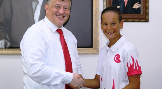 Türkiye şampiyonu olan 12 yaşındaki Beyza, Aydın'ı gururlandırdı