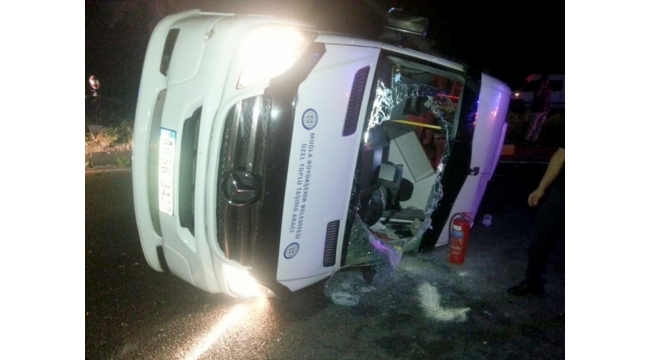 Fethiye'de yolcu minibüsü ile otomobil çarpıştı: 14 yaralı