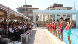 Kuyucak Gençlik Merkezi'nde yüzme kursları tamamlandı