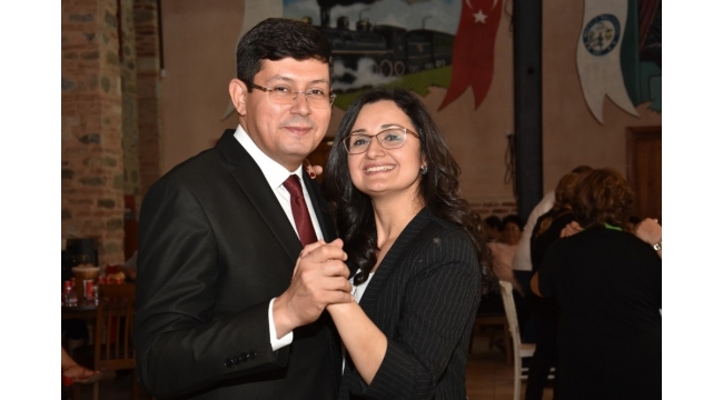 Başkan Özcan annelerle Cumhuriyet Balosunda buluştu