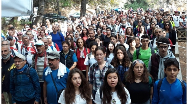 Milli Park'ta Atatürk'ü anma yürüyüşü