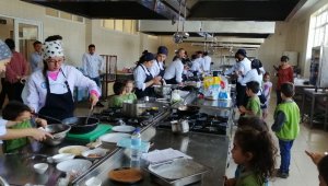 Minik öğrenciler Davutlar MYO'da mutfağa girdi