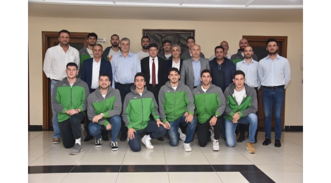Nazilli Belediyespor Erkek Basketbol Takımı galibiyet sevincini paylaştı
