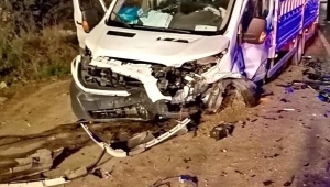 Aydın'da otomobil ile kamyonet çarpıştı: 5 yaralı