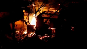 Nazilli'de büyük yangın 4 ev kül oldu