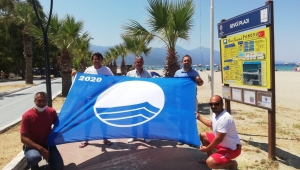 Kuşadası ve Büyükşehir belediyelerin ortaklaşa işlettiği 6 plaj mavi bayrak aldı