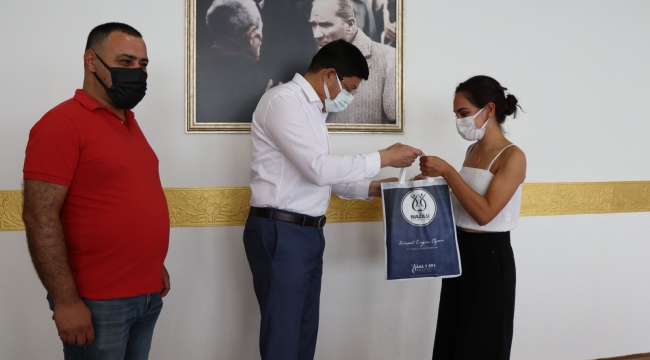 YKS Türkiye 3’üncüsü başarısını Başkan Özcan ile paylaştı 