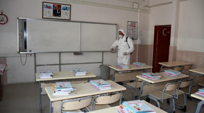 Kuşadası'ndaki okullar her hafta dezenfekte ediliyor