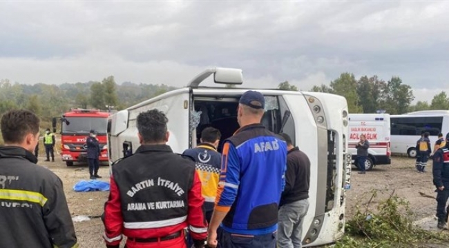 MHP toplantısına giden otobüs devrildi: Belediye başkan yardımcısı hayatını kaybetti