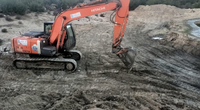 Aydın Büyükşehir Belediyesi sulama göletlerini temizleyerek hayata döndürüyor