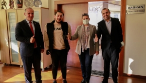 Biyonik kollarının mutluluğunu Başkan Çerçioğlu ile paylaştı