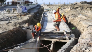 Aydın Büyükşehir Belediyesi Kuşadası'ndaki alt yapı çalışmalarını sürdürüyor
