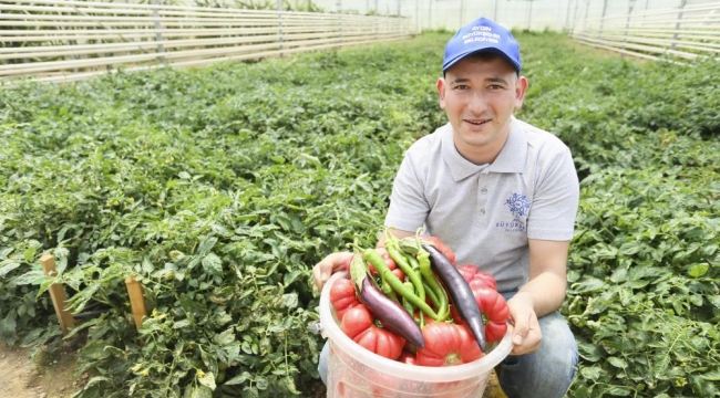 Aydın Büyükşehir Belediyesi ata tohumlarından ürettiği sebzeleri vatandaşlarla buluşturuyor
