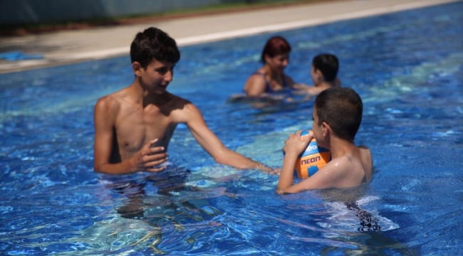Aydın Büyükşehir Belediyesi otizmli bireyler için özel yüzme kursu düzenliyor
