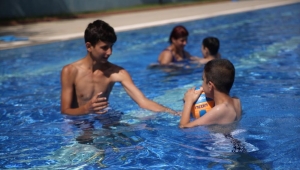 Aydın Büyükşehir Belediyesi otizmli bireyler için özel yüzme kursu düzenliyor