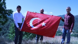Başkan Özcan bayrak sevdalısı Sertkaya'yı ziyaret etti