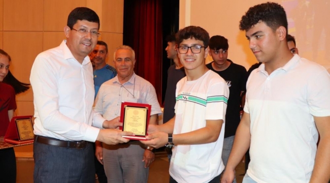 Başkan Özcan Nazillili öğrencilerin gururuna ortak oldu