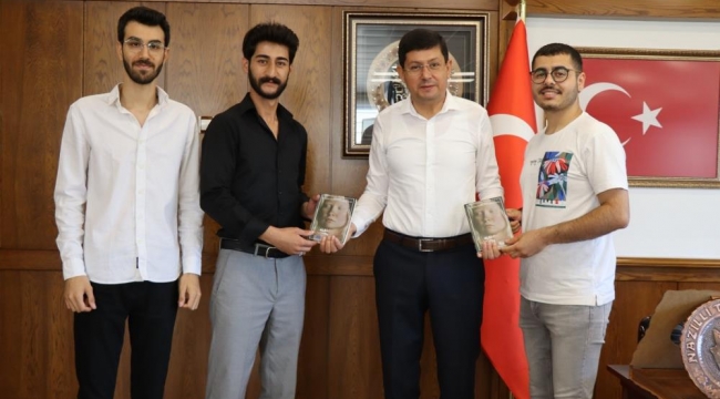  Duyarlı gençler projelerini Başkan Özcan ile paylaştı