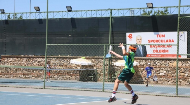 Efeler Belediyesi 14 Yaş Tenis Turnuvası başladı