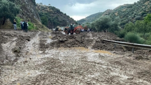  Nazilli'de sağanak yağış nedeniyle kapanan yollara anında müdahale