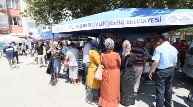 Aydın Büyükşehir Belediyesi vatandaşlara aşure ikram etti