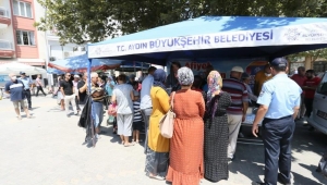 Aydın Büyükşehir Belediyesi vatandaşlara aşure ikram etti