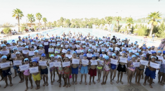 Aydın Büyükşehir Belediyesi'nin kurslarında yüzlerce çocuk yüzme öğrendi