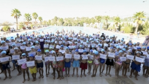Aydın Büyükşehir Belediyesi'nin kurslarında yüzlerce çocuk yüzme öğrendi