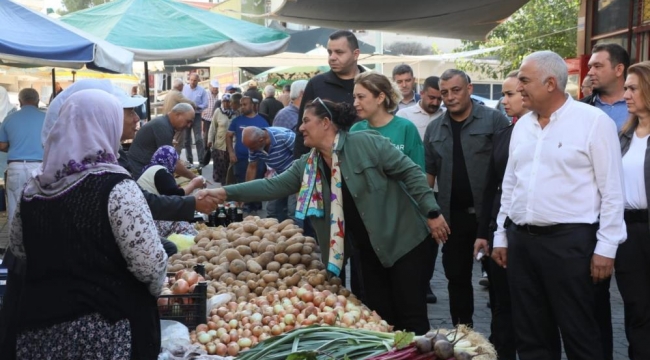  Başkan Çerçioğlu Koçarlı pazarında vatandaşlarla buluştu