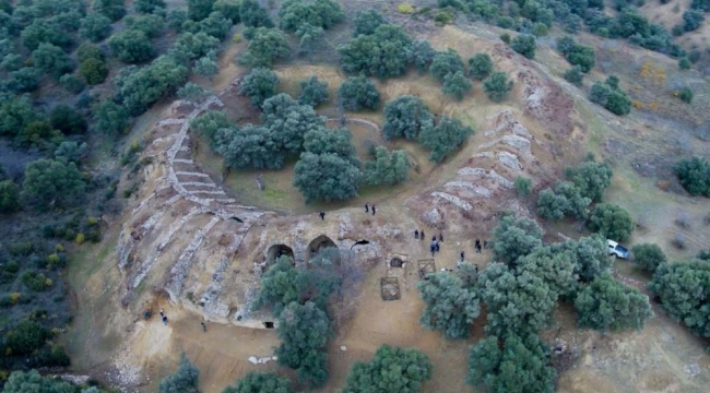  Roma'daki Kolezyum'un bir benzeri olan tarihi yapı ortaya çıkarılıyor