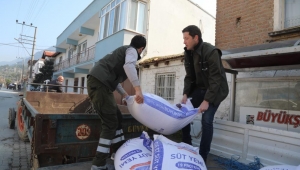 Aydın Büyükşehir Belediyesi'nden küçük aile işletmelerine yem desteği sürüyor