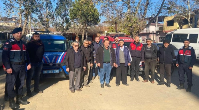 Aydın'da jandarma ekipleri vatandaşları çeşitli konularda bilgilendirdi