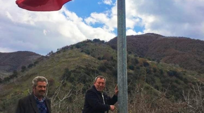  Haydarlı Mahallesi'nde 2 metrelik Türk Bayrağı