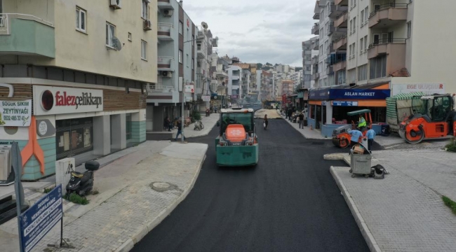Aydın Büyükşehir Belediyesi Kuşadası'nın yollarını yeniliyor