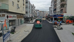 Aydın Büyükşehir Belediyesi Kuşadası'nın yollarını yeniliyor