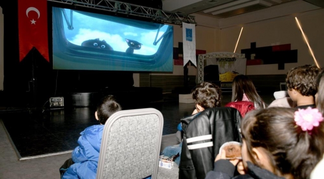 - Kuşadası’nda depremzede çocuklar için sinema etkinliği düzenlendi