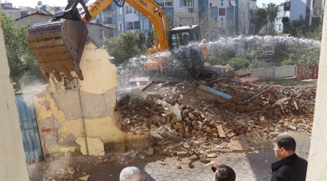  Nazilli’de metruk binaların yıkımına devam ediliyor