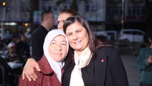Büyükşehir’in iftar sofralarında vatandaşla buluşmaya devam ediyor