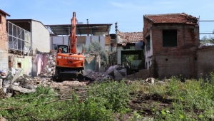  Nazilli'de metruk binalar yıkılıyor